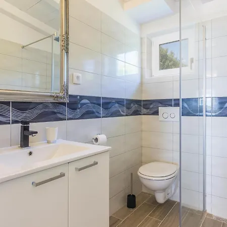 Lovely Home In Cubani *