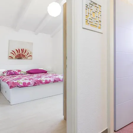 Lovely Home In Cubani Bubani