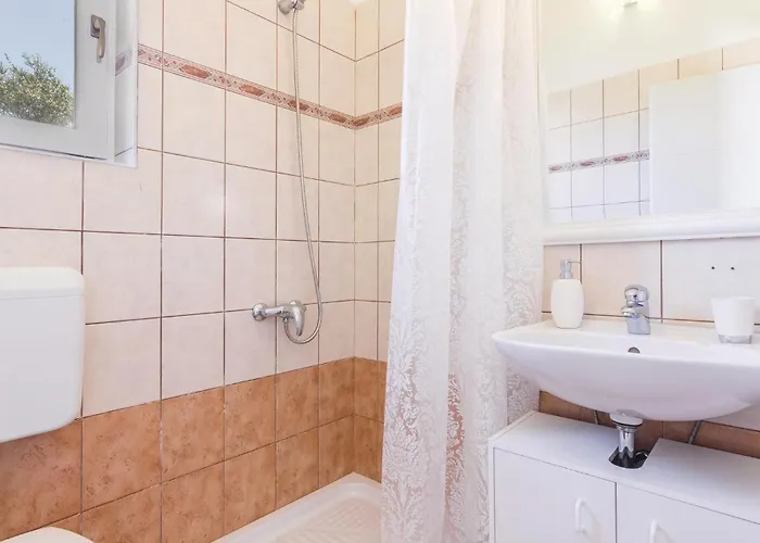 Ferienhaus Gorgeous Home In Cubani With Wifi Bubani
