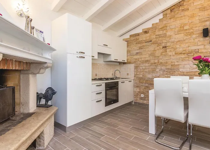 Gorgeous In Cubani With Wifi 別荘